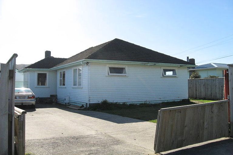 Photo of property in 27 Ruthven Road, Wainuiomata, Lower Hutt, 5014