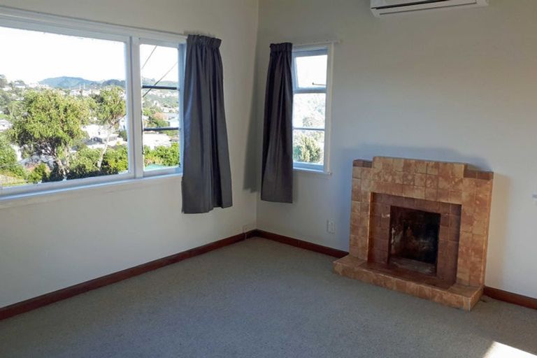 Photo of property in 11 Lucknow Terrace, Khandallah, Wellington, 6035