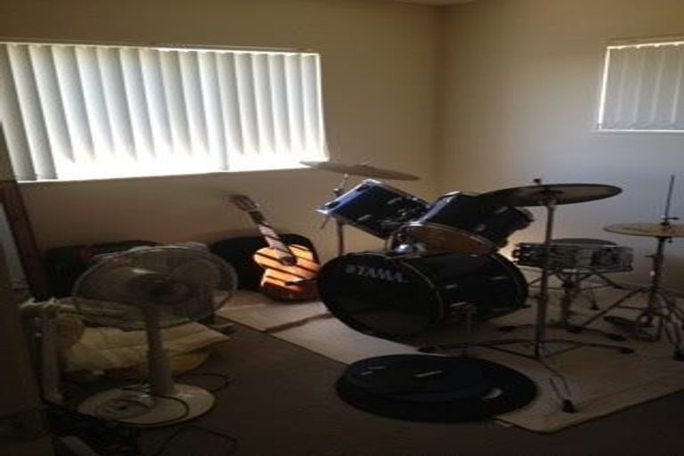 Photo of property in 13 Bordeaux Parade, Te Atatu South, Auckland, 0610