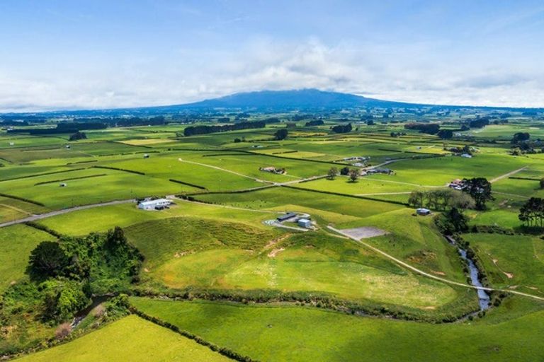 Photo of property in 762 Hastings Road, Matapu, Hawera, 4675