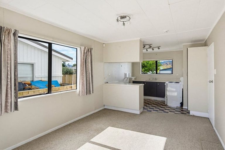Photo of property in 4 Sharda Grove, Paraparaumu Beach, Paraparaumu, 5032