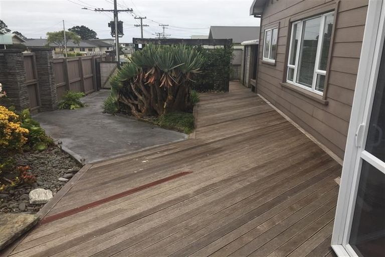 Photo of property in 25 Belt Road, Moturoa, New Plymouth, 4310