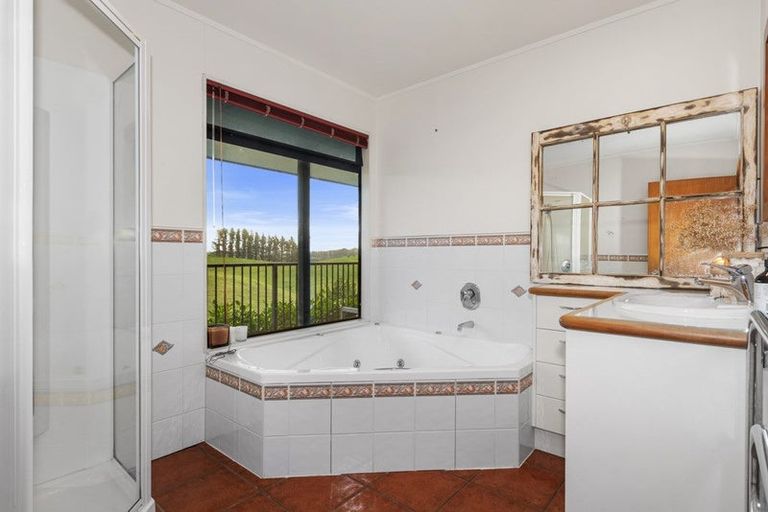 Photo of property in 18 Pataua Road North, Whareora, Whangarei, 0175