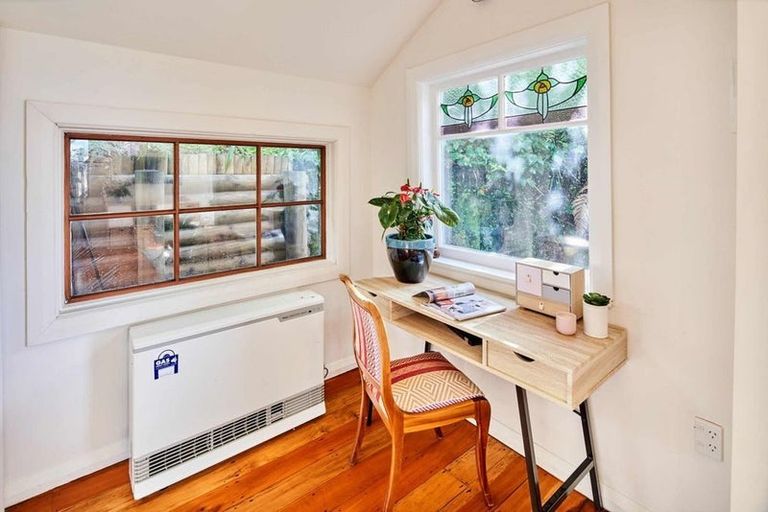 Photo of property in 9 Northland Road, Northland, Wellington, 6012