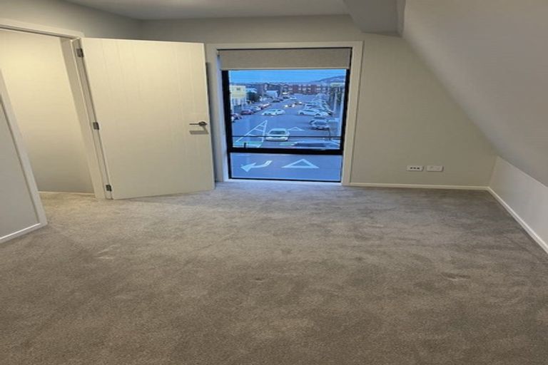 Photo of property in 1/101 Rongotai Road, Wellington, 6022