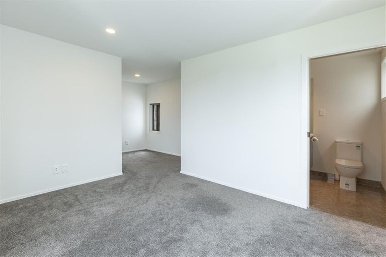 Photo of property in 31 Tapuwae Way, Mangere Bridge, Auckland, 2022