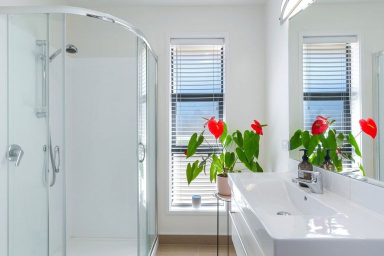 Photo of property in 27 Glentui Place, Waikawa, Picton, 7220