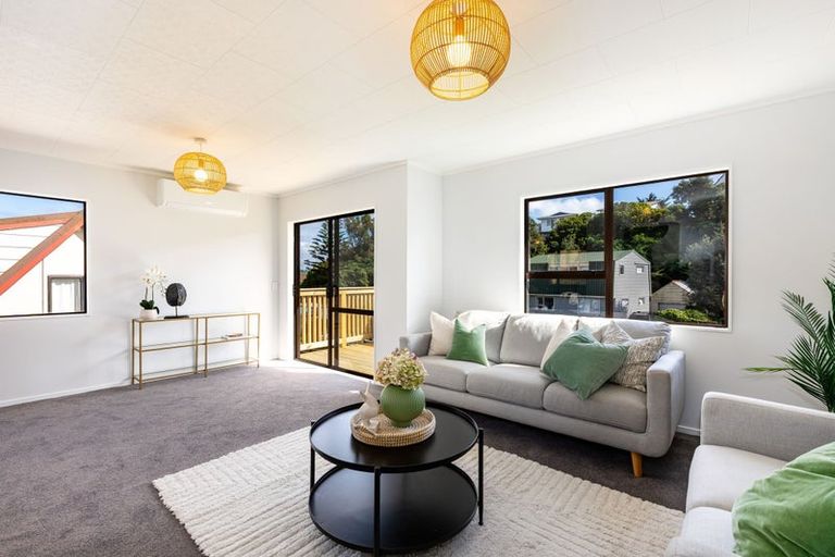 Photo of property in 62 Gloaming Hill, Titahi Bay, Porirua, 5022