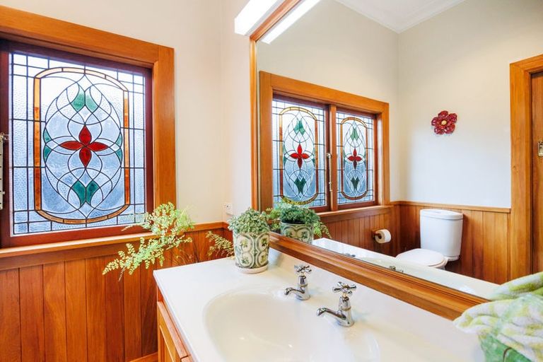 Photo of property in 21 Manapouri Crescent, Hokowhitu, Palmerston North, 4410