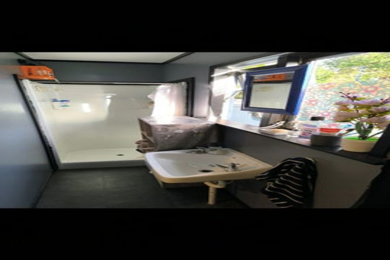 Photo of property in 214 Don Buck Road, Massey, Auckland, 0614