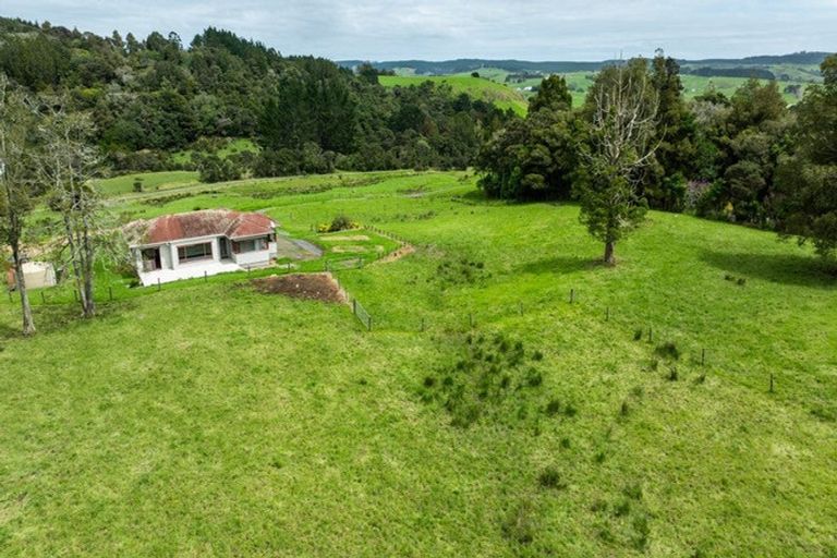 Photo of property in 369 Mangakura Road, Helensville, 0875