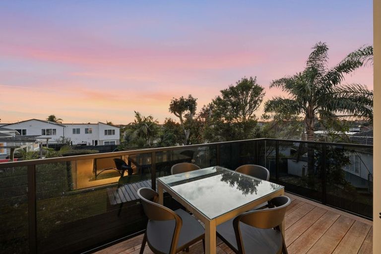Photo of property in 2/3 Corrella Road, Belmont, Auckland, 0622
