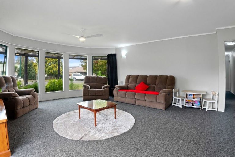 Photo of property in 21 Capricorn Place, Kawaha Point, Rotorua, 3010