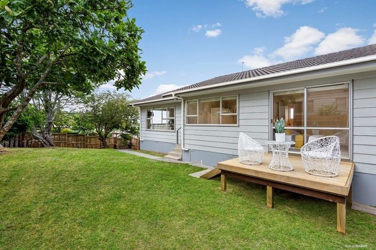 Photo of property in 28 Cedar Heights Avenue, Massey, Auckland, 0614
