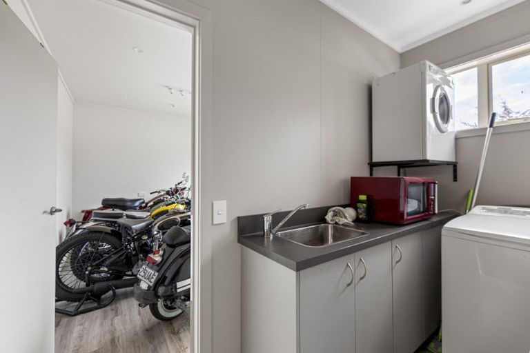 Photo of property in 100 Wingatui Road, Mosgiel, 9024