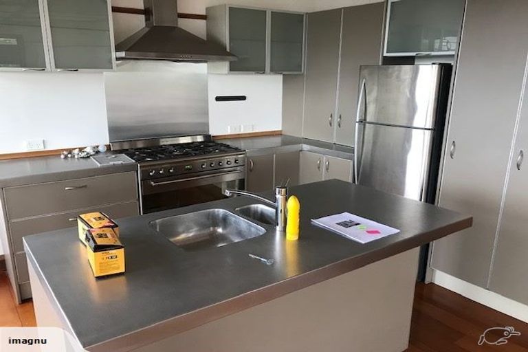 Photo of property in 11 Highbury Crescent, Highbury, Wellington, 6012