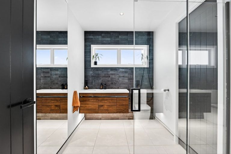 Photo of property in 11 Whangaehu Place, Te Awa, Napier, 4110