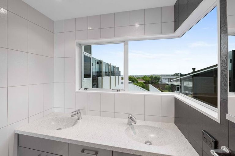 Photo of property in 2 Findlay Street, Moturoa, New Plymouth, 4310