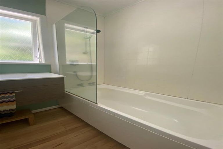 Photo of property in 153 Laingholm Drive, Laingholm, Auckland, 0604