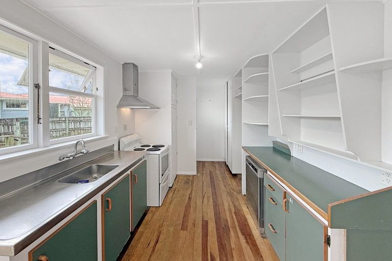 Photo of property in 1 Gribble Grove, Stokes Valley, Lower Hutt, 5019