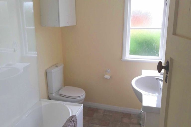 Photo of property in 84 Strathmore Avenue, Strathmore Park, Wellington, 6022