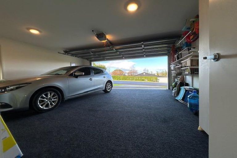 Photo of property in 24 Laly Haddon Place, Matakana, 0985