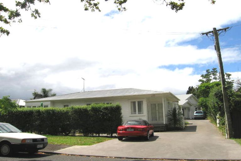 Photo of property in 22 Fenwick Avenue, Milford, Auckland, 0620