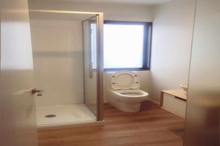 Photo of property in 5b Salmont Place, Kelburn, Wellington, 6012