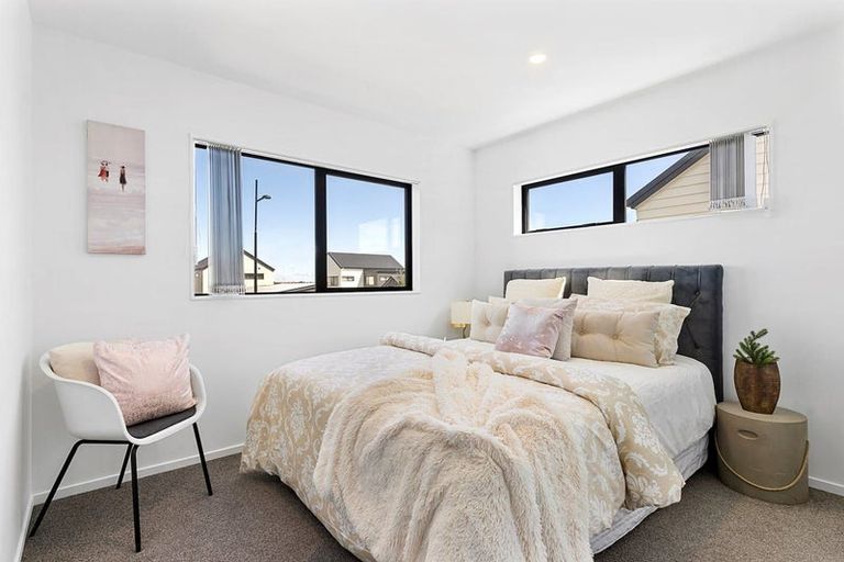 Photo of property in 36 Black Beech Crescent, Takanini, 2110