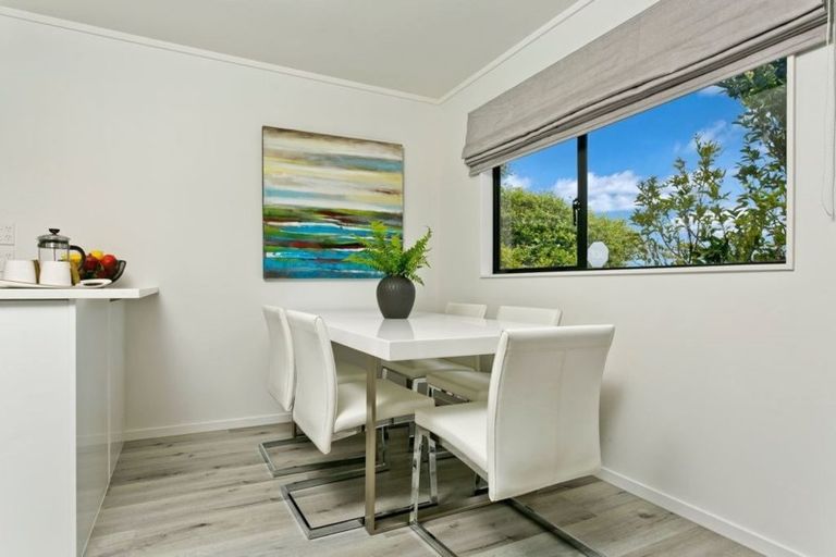 Photo of property in 2/17 Mirovale Place, Totara Vale, Auckland, 0629