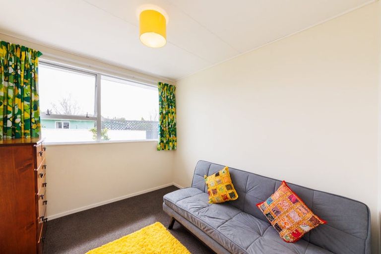 Photo of property in 28 Escort Grove, Awapuni, Palmerston North, 4412