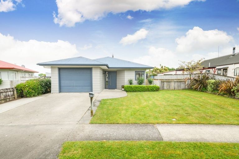 Photo of property in 4 Almond Grove, Feilding, 4702