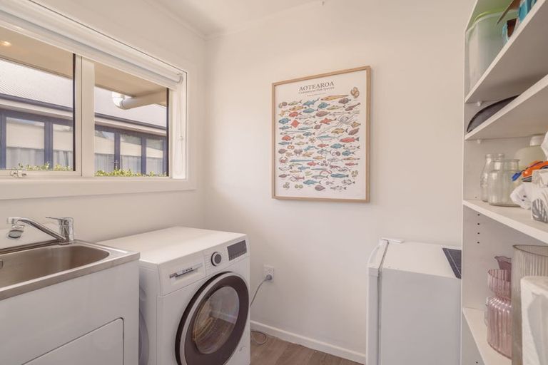 Photo of property in 6 Laing Crescent, Heathcote Valley, Christchurch, 8022