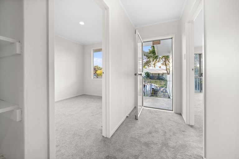 Photo of property in 36 Frobisher Way, Clendon Park, Auckland, 2103