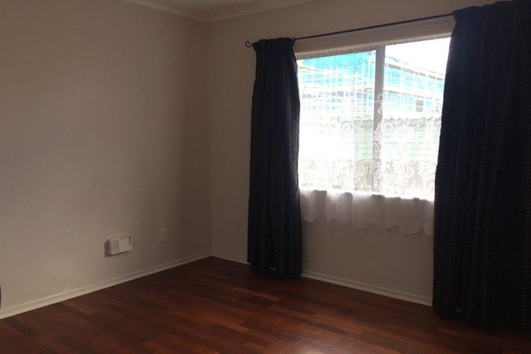 Photo of property in 1/103 Bruce Mclaren Road, Henderson, Auckland, 0612