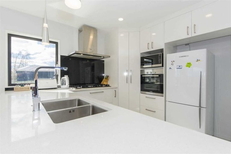 Photo of property in 71a Solar Road, Glen Eden, Auckland, 0602