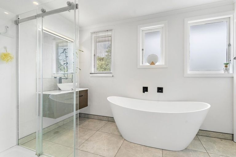 Photo of property in 77 Kent Street, Carterton, 5713