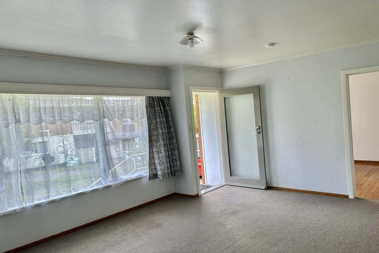 Photo of property in 32 Raleigh Road, Northcote, Auckland, 0627