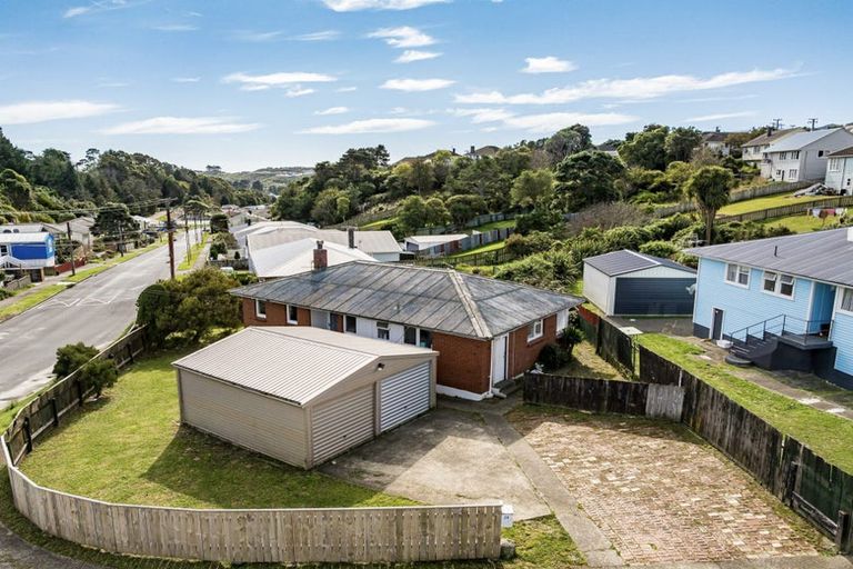 Photo of property in 28 Durham Street, Cannons Creek, Porirua, 5024