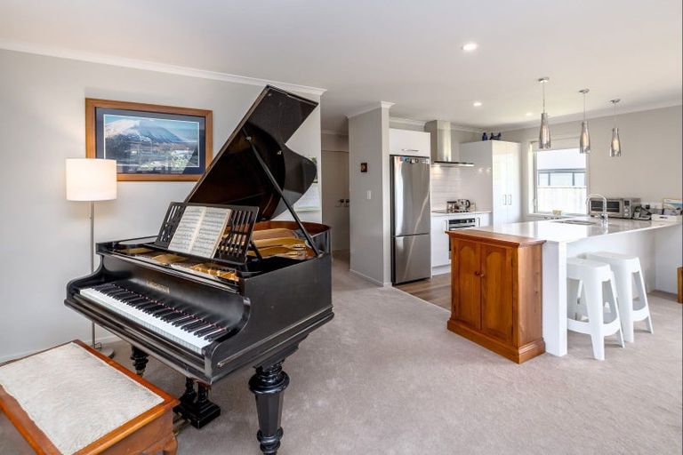 Photo of property in 25 Tarata Grove, Lansdowne, Masterton, 5810