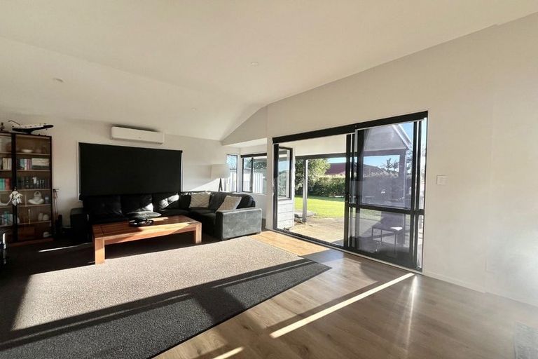 Photo of property in 102 Sandspit Road, Waiuku, 2123