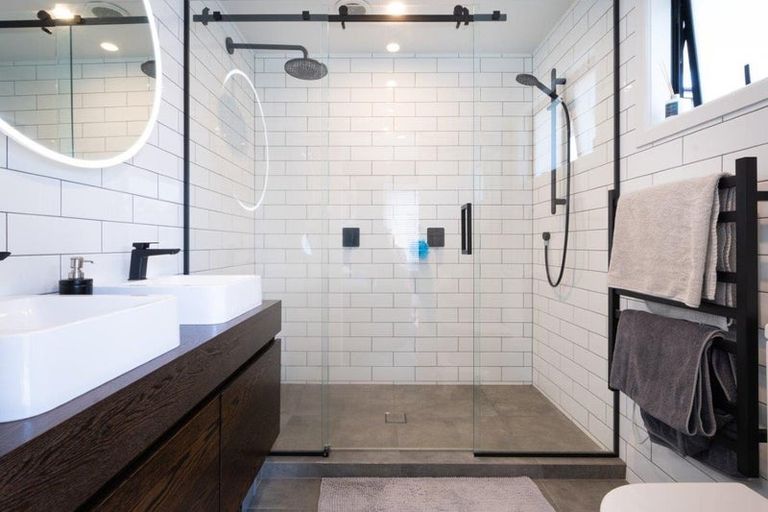 Photo of property in 3 Shamrock Lane, Te Atatu Peninsula, Auckland, 0610