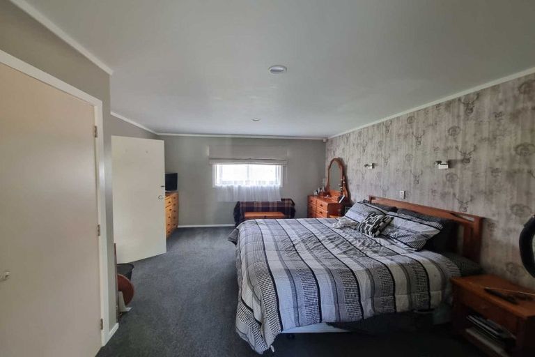 Photo of property in 473 Tararua Road, Levin, 5571