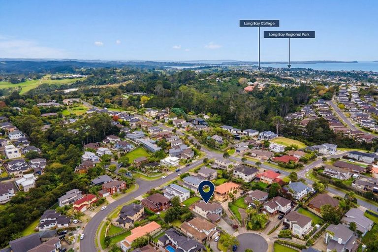 Photo of property in 8 Mulu Place, Fairview Heights, Auckland, 0632