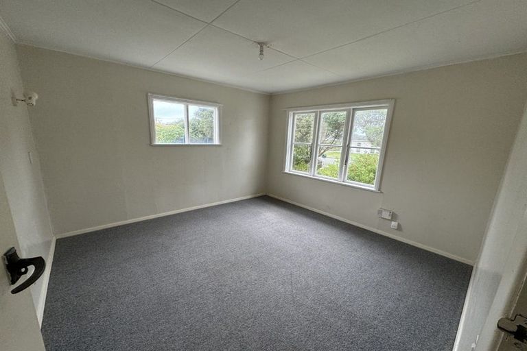 Photo of property in 8 Mahoe Street, Otaki Beach, Otaki, 5512