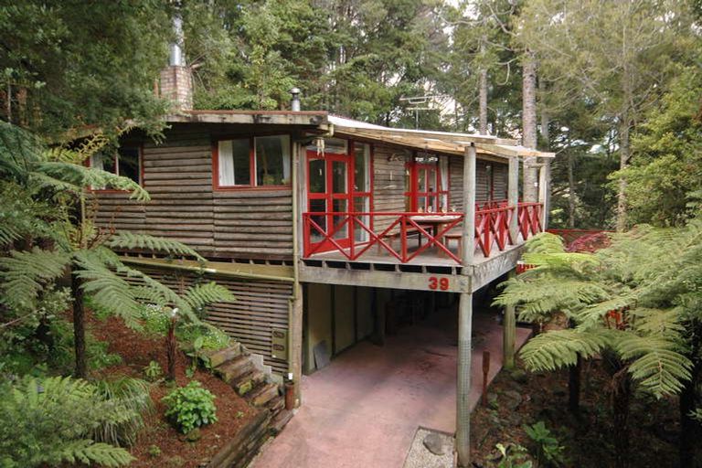 Photo of property in 39 Ridgewood Crescent, Birkenhead, Auckland, 0626