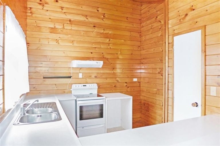 Photo of property in 8 Chardon Place, Henderson, Auckland, 0612