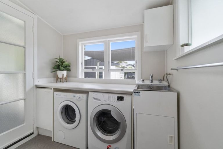 Photo of property in 1 Waipani Road, Te Atatu Peninsula, Auckland, 0610