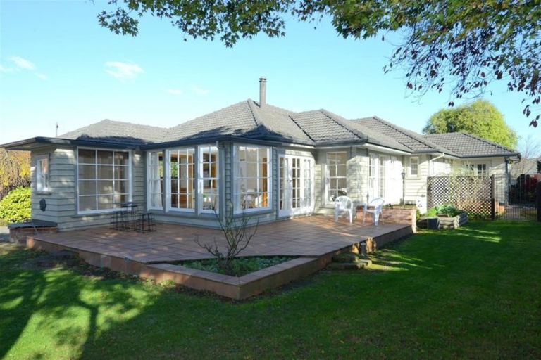 Photo of property in 118 Memorial Avenue, Burnside, Christchurch, 8053