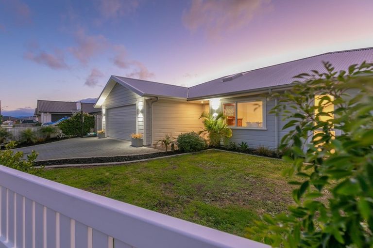 Photo of property in 2 Livingstone Drive, Papamoa Beach, Papamoa, 3118
